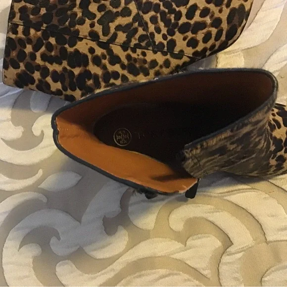 NEW TORY BURCH LEOPARD PRINT CALF HAIR ANKLE BOOT, leather, Size 7, - Picture 5 of 10